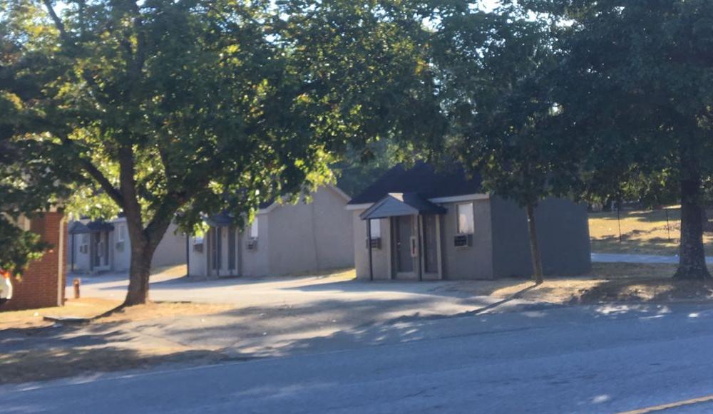 Clayton sheriff's deputies bust 3 in drug raid at Woods Motel in Jonesboro